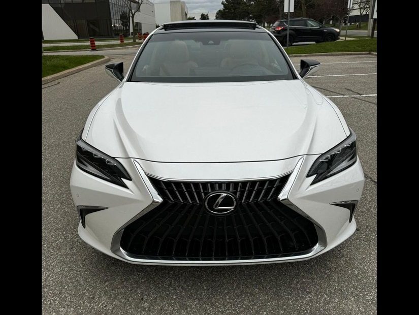 2022 Lexus ES350